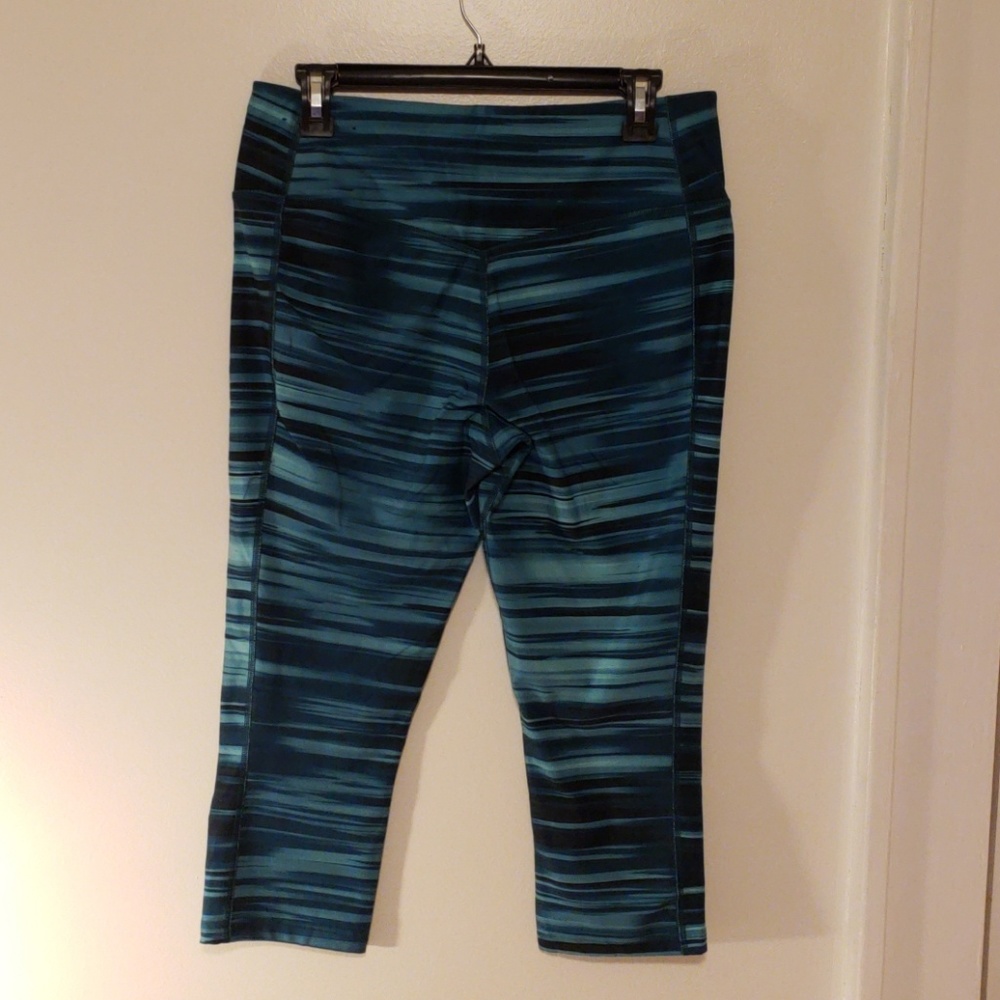 Nike Patterned Capris - image 3